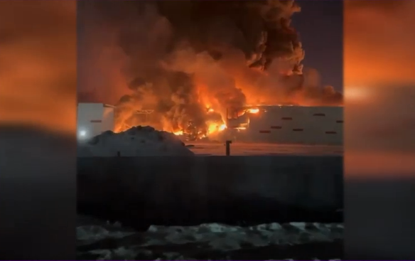 VIDEO Incendiu devastator în Sank Petersburg. Arde un depozit al unuia dintre cei mai mari comercianți din Rusia