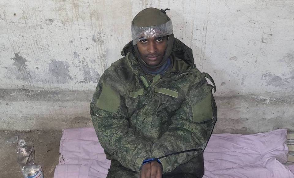 Ucrainenii au prins un mercenar somalez care lupta pentru Rusia. „De ce ai venit aici?” „Pentru bani”