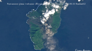 erupția vulcanului suwanose in japonia