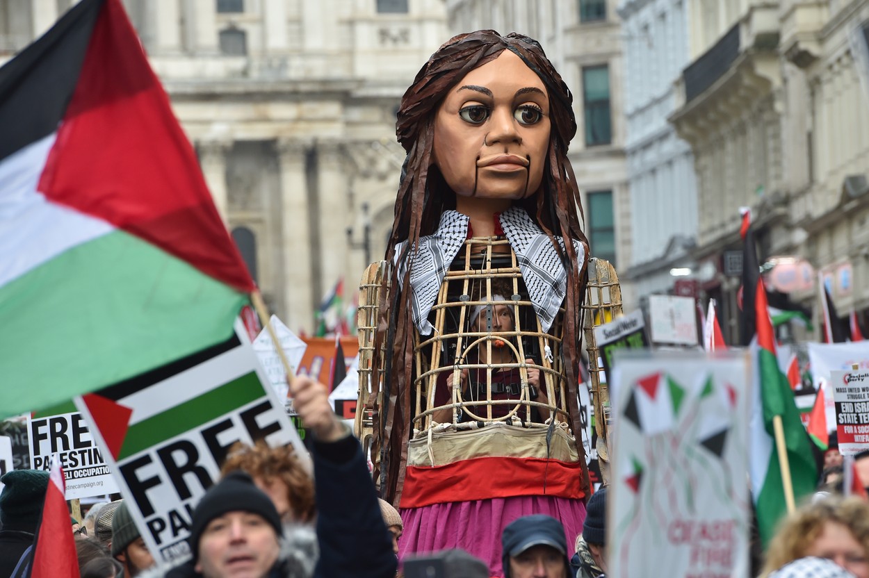 Al şaptelea Marş Naţional pentru Palestina a strâns mii de oameni la Londra. Șase persoane au fost arestate