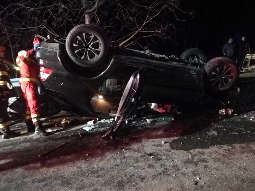 Accident grav în Mehedinți. Un bărbat a murit după ce s-a izbit cu mașina de un stâlp