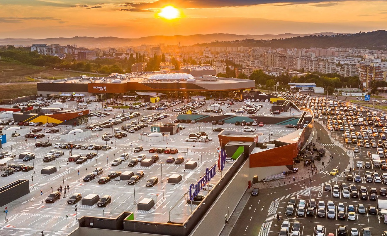 Cel mai mare mall din Târgu Mureş a fost închis temporar din cauza gândacilor