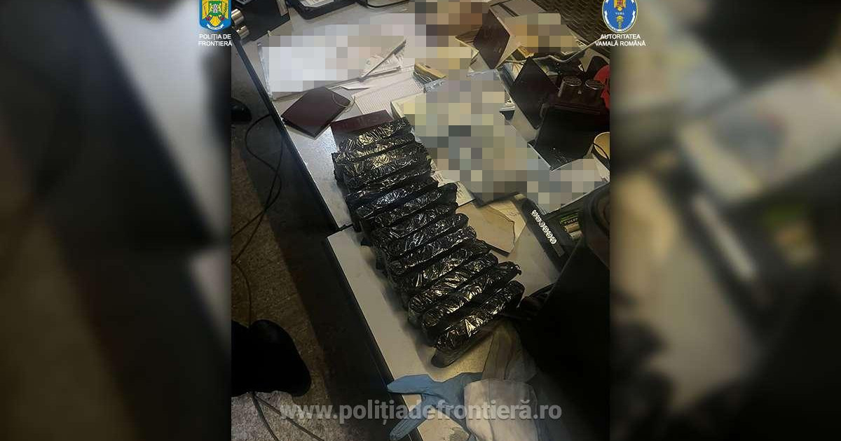 Descoperire de amploare într-un autocar din vama Giurgiu. La motor și sub hainele pasagerilor era ascunsă o mică avere|EpicNews