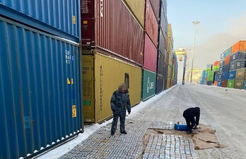 Peste o tonă de cocaină a fost descoperită în portul rus Sankt Petersburg. Era ascunsă în saci de cafea proveniți din Belgia
