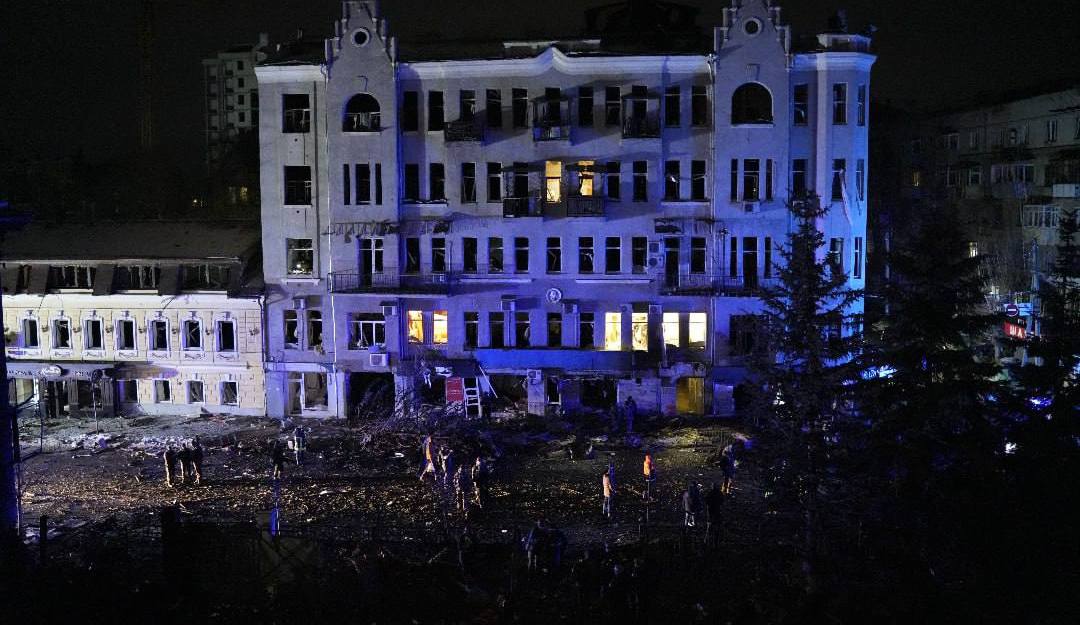 Nou atac rusesc cu rachete S-300 asupra Harkovului marți noapte. „Atacul s-a soldat cu nouă răniţi, inclusiv un copil”