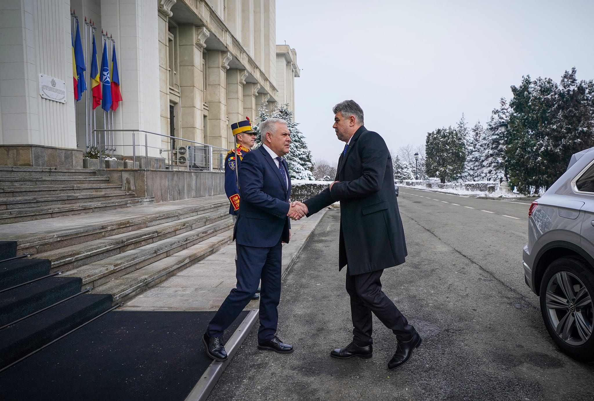Angel Tîlvăr a discutat cu Marcel Ciolacu despre condiţiile de muncă ale militarilor şi nevoile de înzestrare ale Armatei