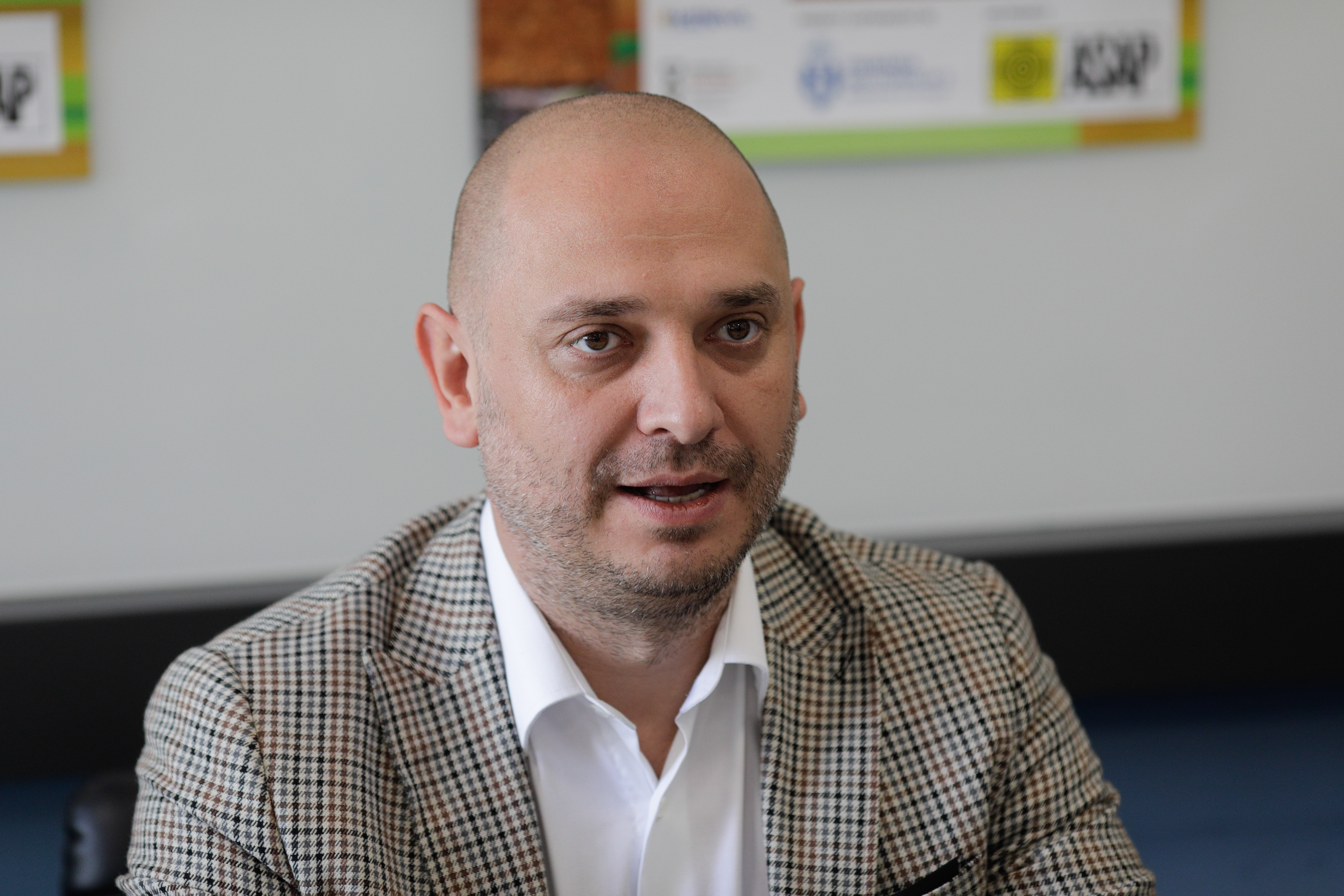 Cum îi răspunde Radu Mihaiu lui Robert Negoiță: Domnul Negoiță tot business din bani publici vrea să facă