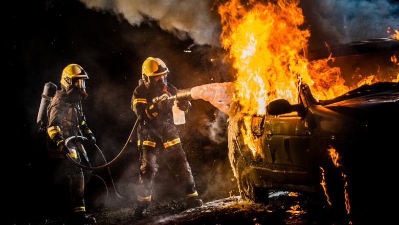 incendiu autoturismul pompierii sting flacarile