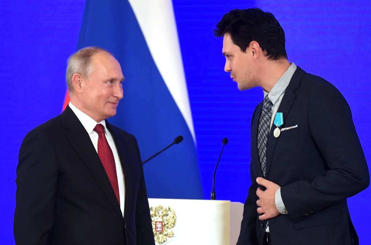 Ucraina îl acuză pe un actor sârb care va juca în serialul „The White Lotus” că susține Rusia. Putin l-a decorat în 2018