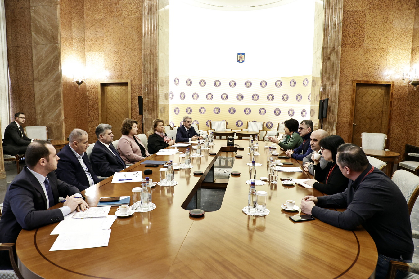 Guvernul anunță o creștere de 15% a salariilor din Sănătate până în vară. Sindicatele vorbesc despre un procent de 20% în 2024