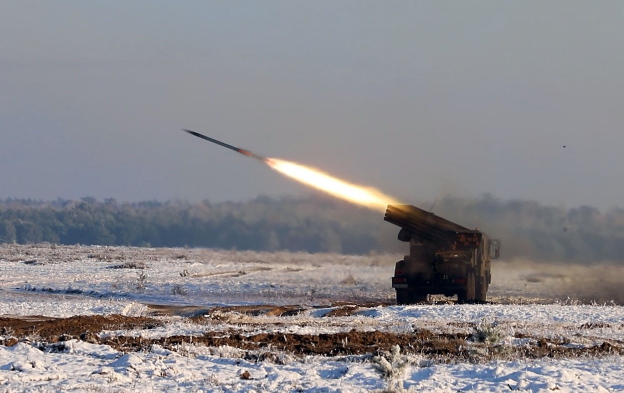 Operatorii ruși de drone au fost convocați pentru o ședință de antrenament. La întâlnire a venit și un HIMARS ucrainean: 24 de morți