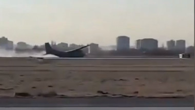 Un avion militar a aterizat de urgență pe o autostradă din Turcia.