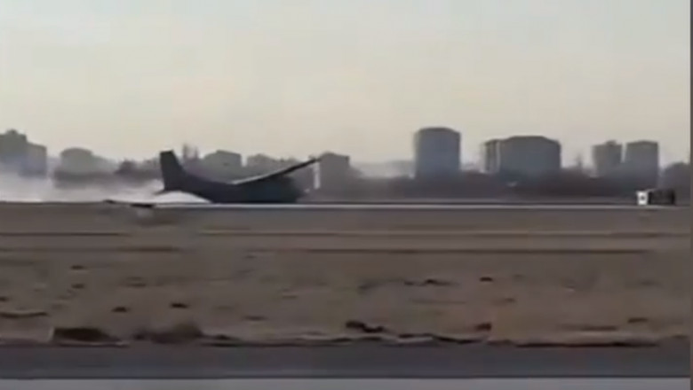 Un avion militar a aterizat de urgență pe o autostradă din Turcia.