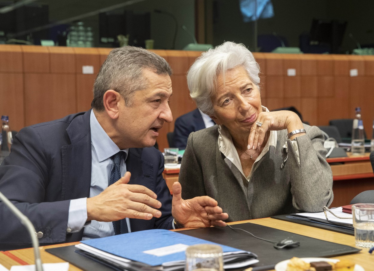 Confiscarea activelor rusești nu e văzută bine de piața financiară europeană. Moneda Chinei ar putea câștiga în fața euro