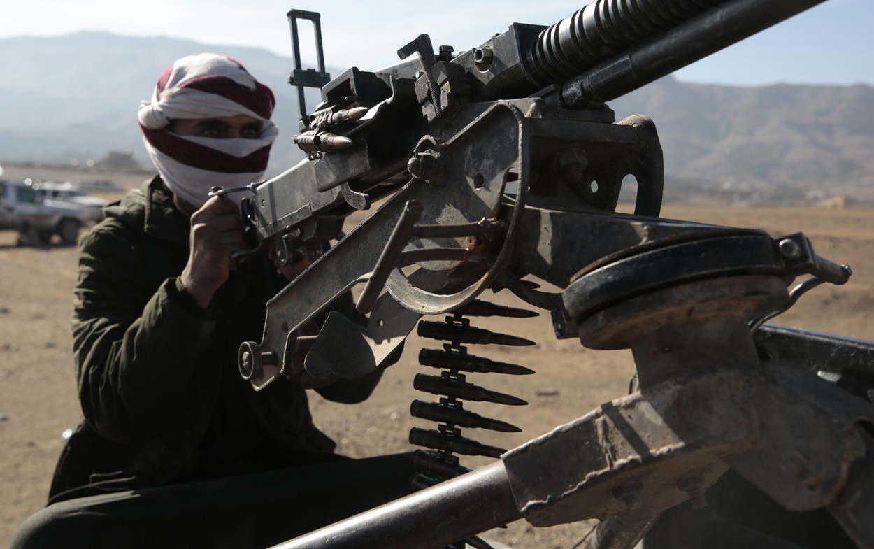 Rebelii houthi spun că au atacat cu rachete un petrolier britanic în Golful Aden. „A fost lovit în plin şi a luat foc”