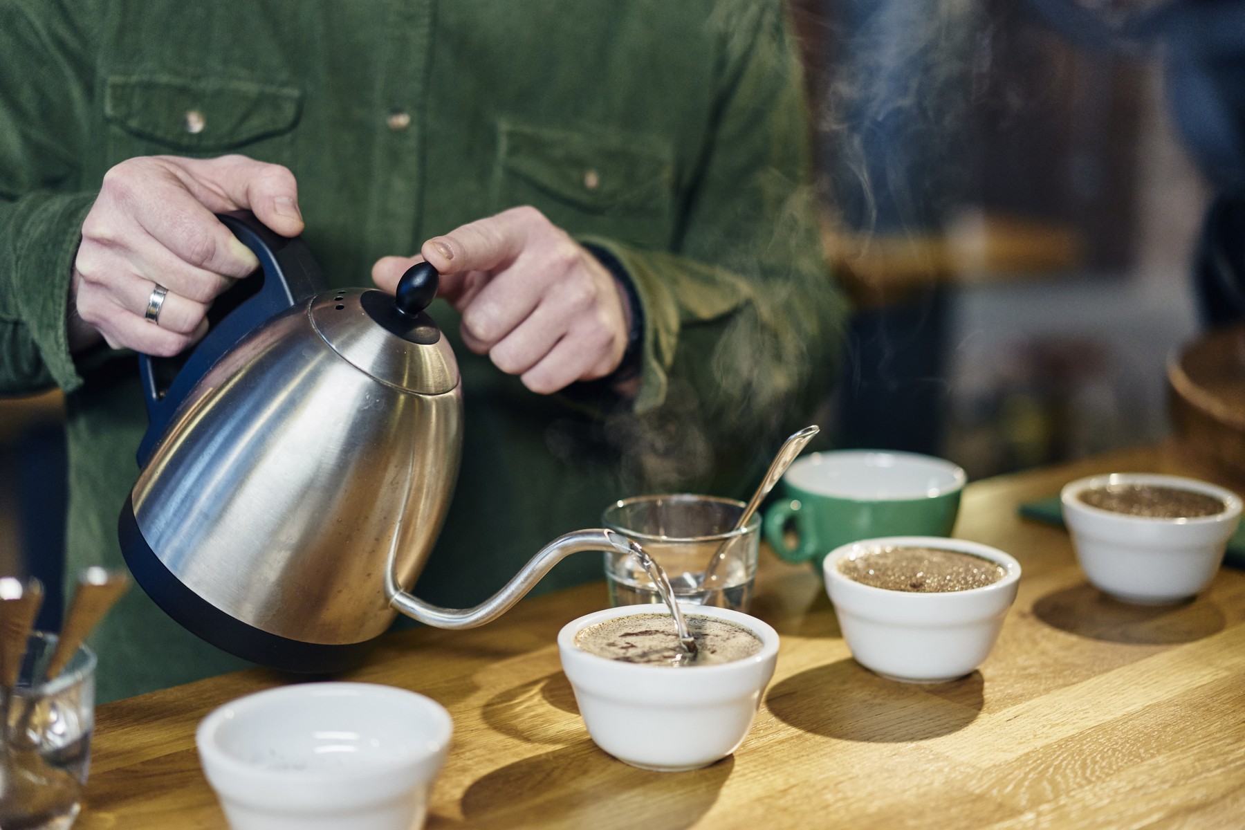 Un bărbat a intrat înarmat într-o cafenea din Germania și a încercat să ia ostatici. A fost arestat imediat