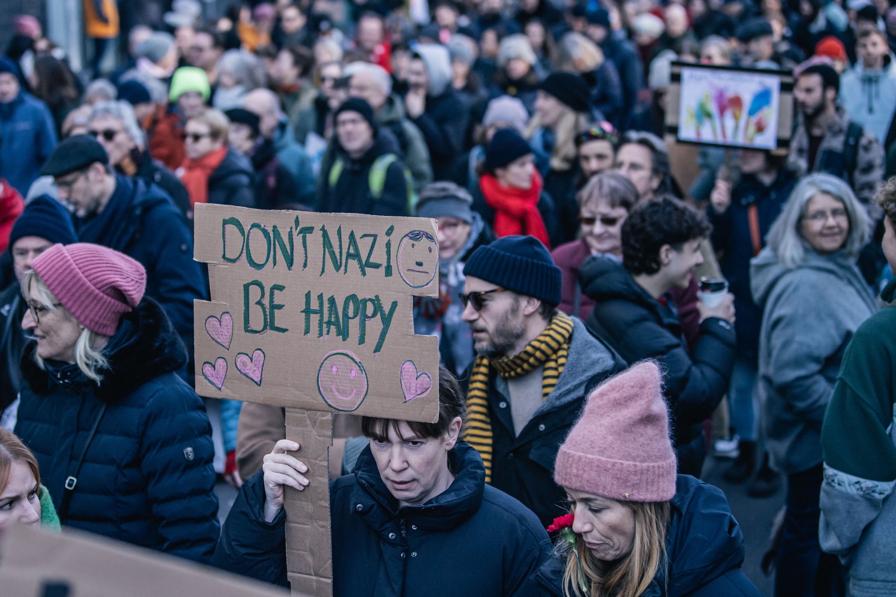 Sute de mii de germani protestează împotriva AfD și extremei-drepte neo-naziste