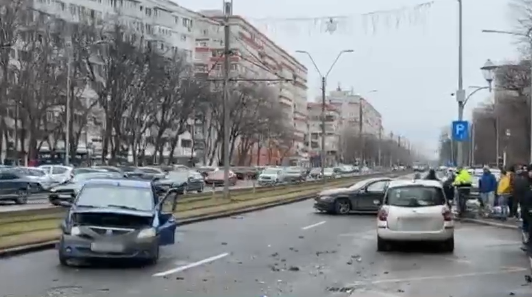 Accident cu trei mașini în Capitală. O persoană a fost rănită