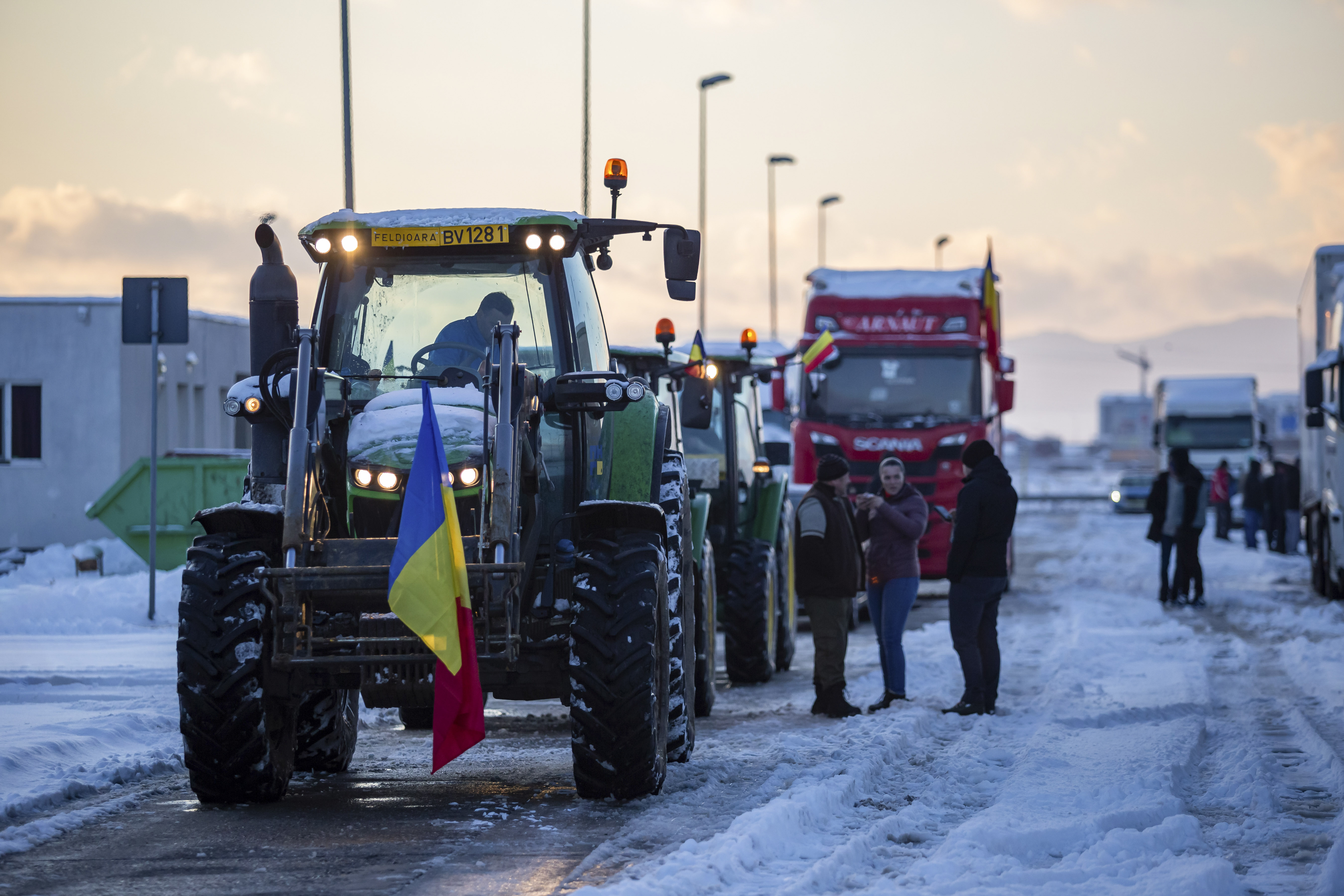 Sondaj INSCOP. 93,6% dintre români consideră îndreptăţite protestele agricultorilor şi transportatorilor