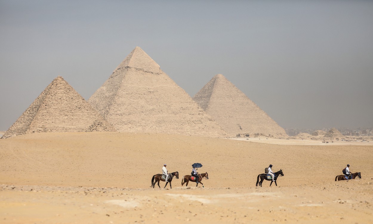 Scandal în Egipt, după anunțul privind renovarea uneia dintre cele trei piramide de la Giza. „Nu se poate!”