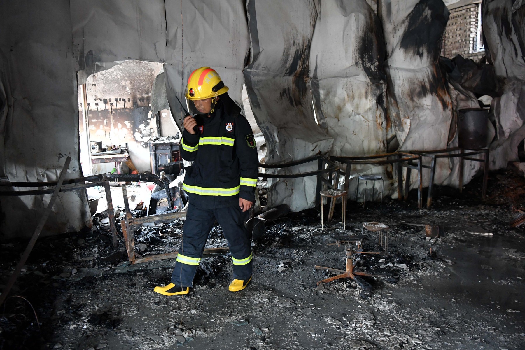 13 morți într-un incendiu care a mistuit un cămin școlar în China