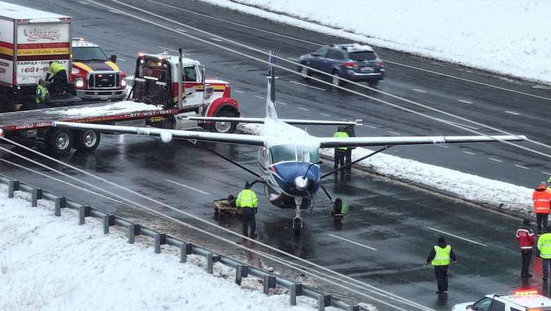 avion pe autostrada