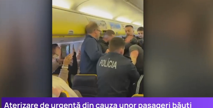 Mai mulți bărbați beți au terorizat pasagerii într-un avion. Aeronava a aterizat de urgență pentru intervenția poliției