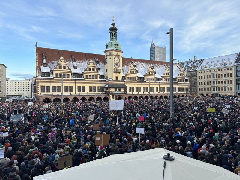 Leipzig, 21.01.2024 Leipzig, Markt Demonstration gegen Rechts Begonnen werde laut Aktionsnetzwerk Leipzig nimmt Platz au