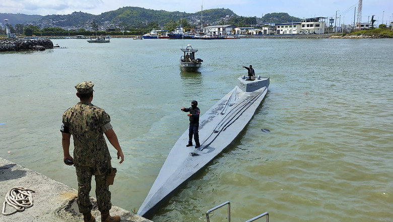 submarin cu droguri capturat in columbia si tras la mal