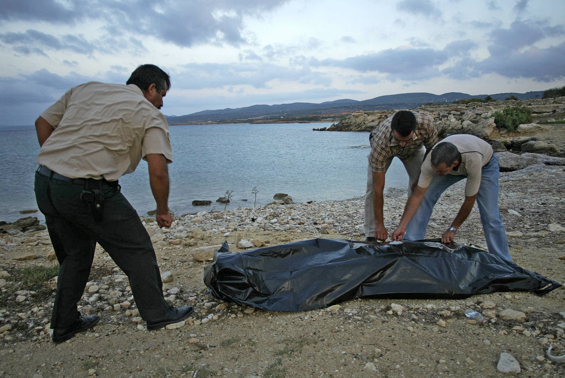 Descoperire macabră pe plajele din Antalya. Șase cadavre au fost găsite în ultimele cinci zile. Pista pe care merg anchetatorii