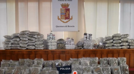 Un român ajuns de o lună în Italia avea în garaj droguri de 2,5 milioane €. Mama lui spune că e o înscenare