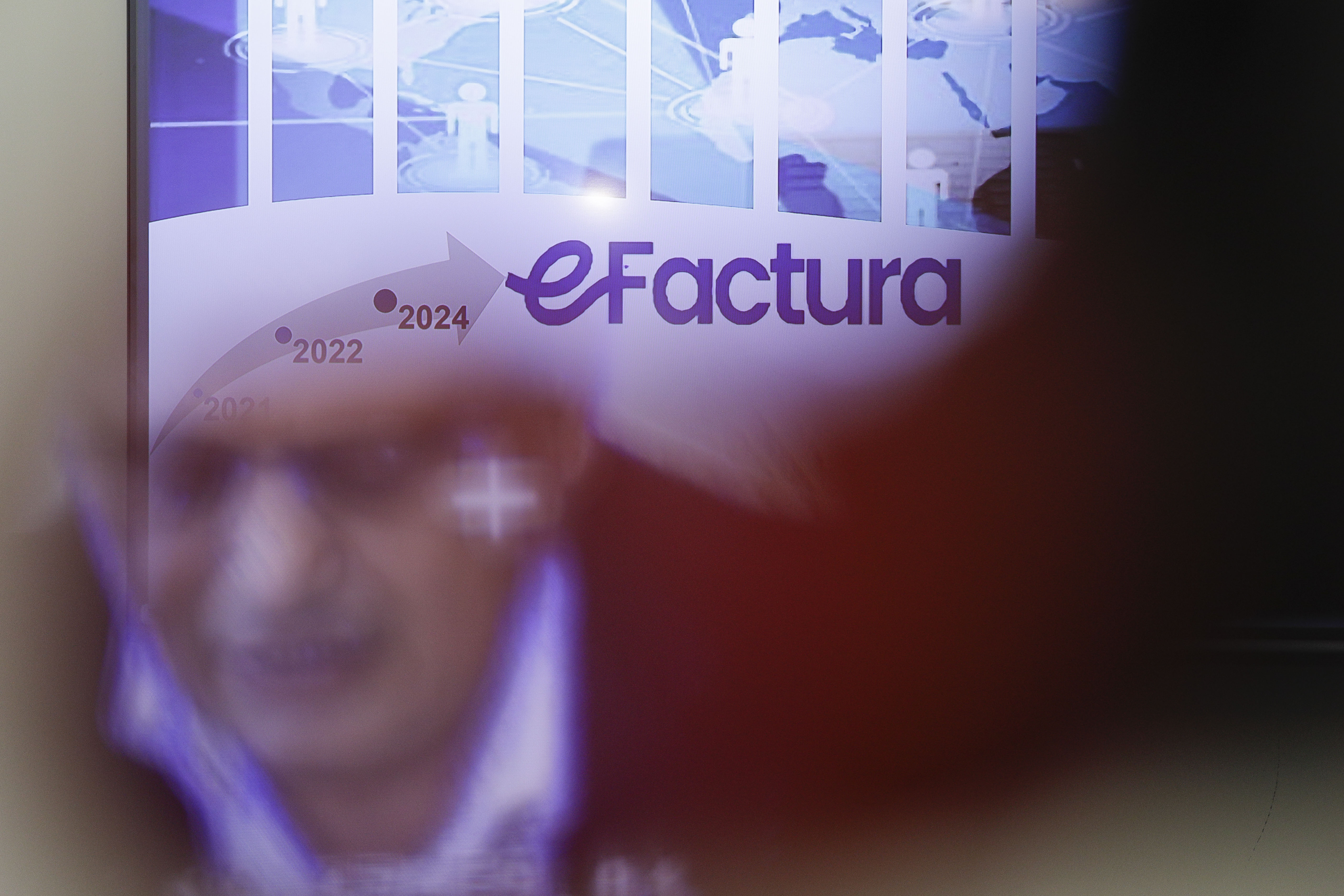 Cum a ajuns „psihiatra învelită” să dea bătăi de cap antreprenorilor pe noul portal e-Factura