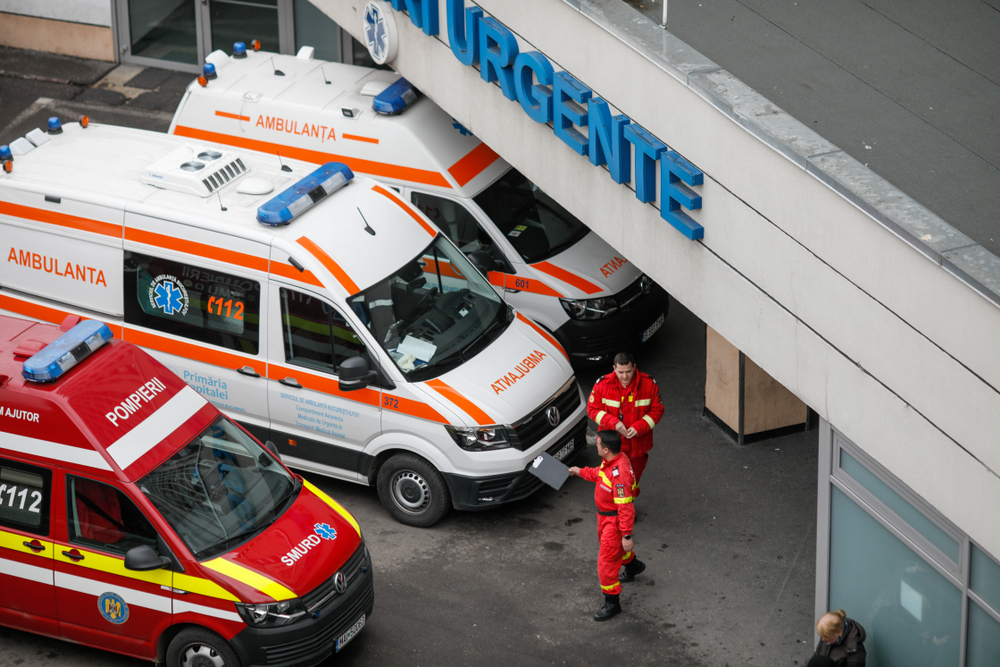 Un băiat din Botoșani s-a dus la spital pentru că nu mai putea să-și scoată inelele. Medicii nu au reușit și au chemat pompierii