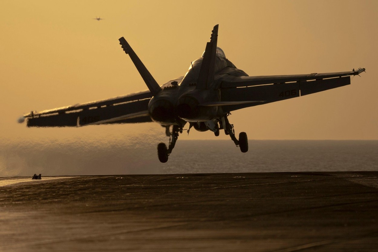 SUA au distrus mai multe drone și rachete ale rebelilor houthi din Yemen, care urmau să fie folosite împotriva navelor din Marea Roșie