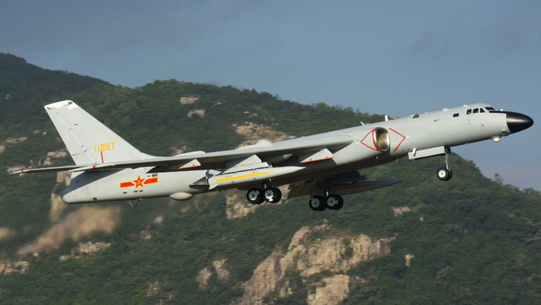 avion militar chinez înarmat cu rachete hipersonice