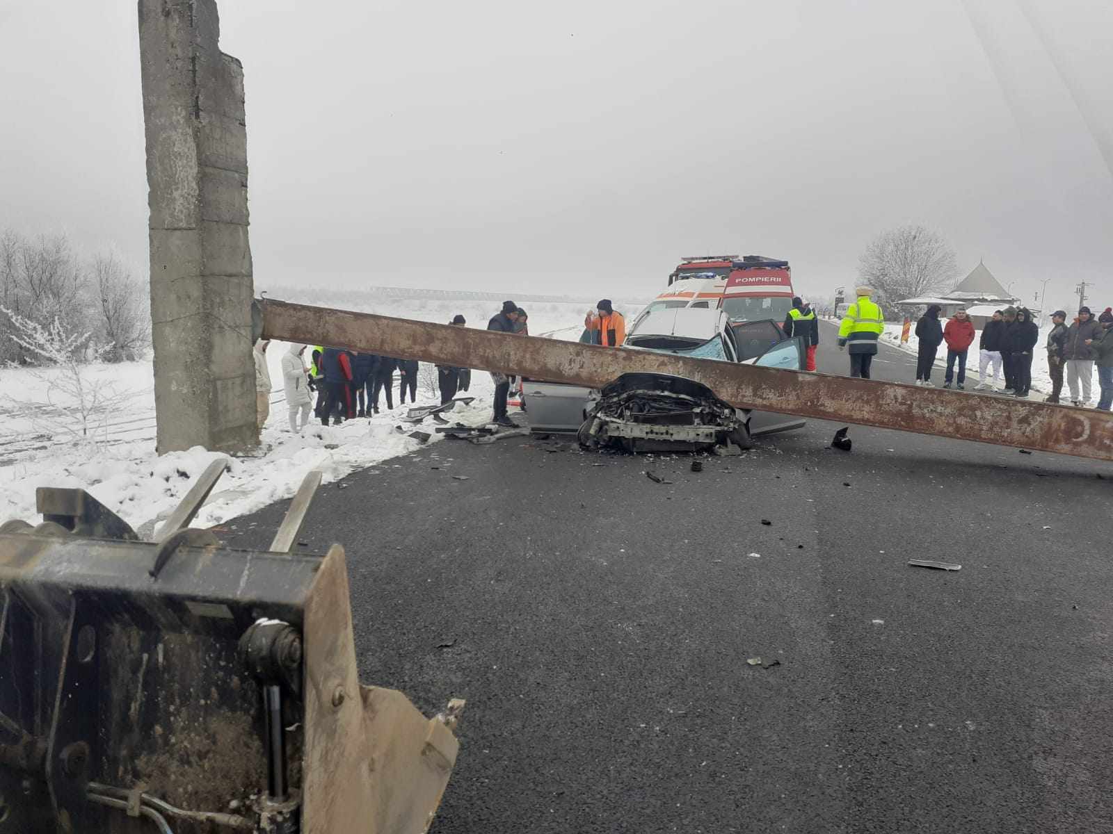 Limitatorul de înălțime din Olt care s-a prăbușit peste o mașină și a omorât o femeie a căzut și anul trecut. Ce spun oamenii din zonă
