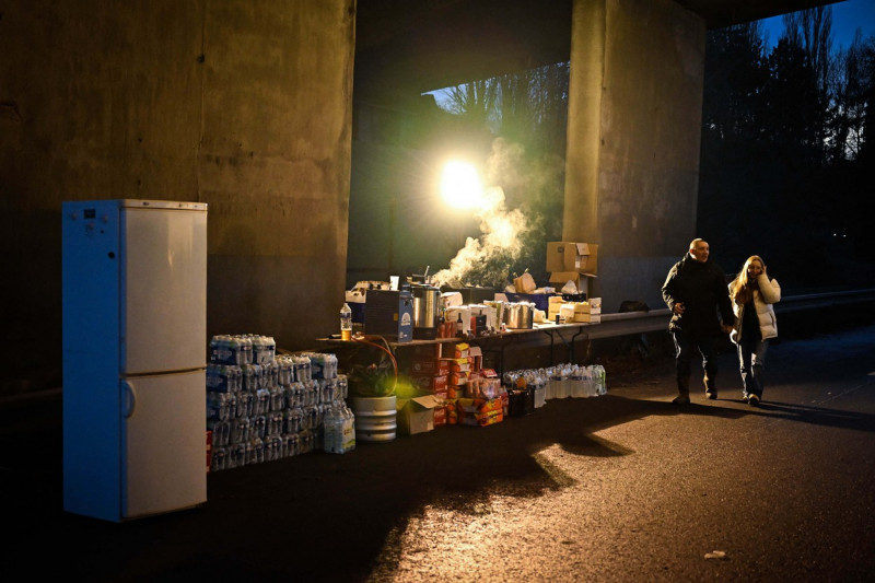 Farmers Begin 'Siege Of Paris' - Longvilliers, France - 29 Jan 2024