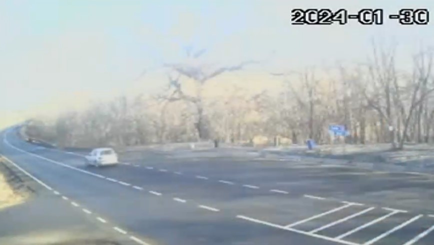 VIDEO Momentul accidentului mortal din Galați. Doi băieți, de 21 și 16 ani, au ars de vii după ce mașina lor s-a izbit de un camion