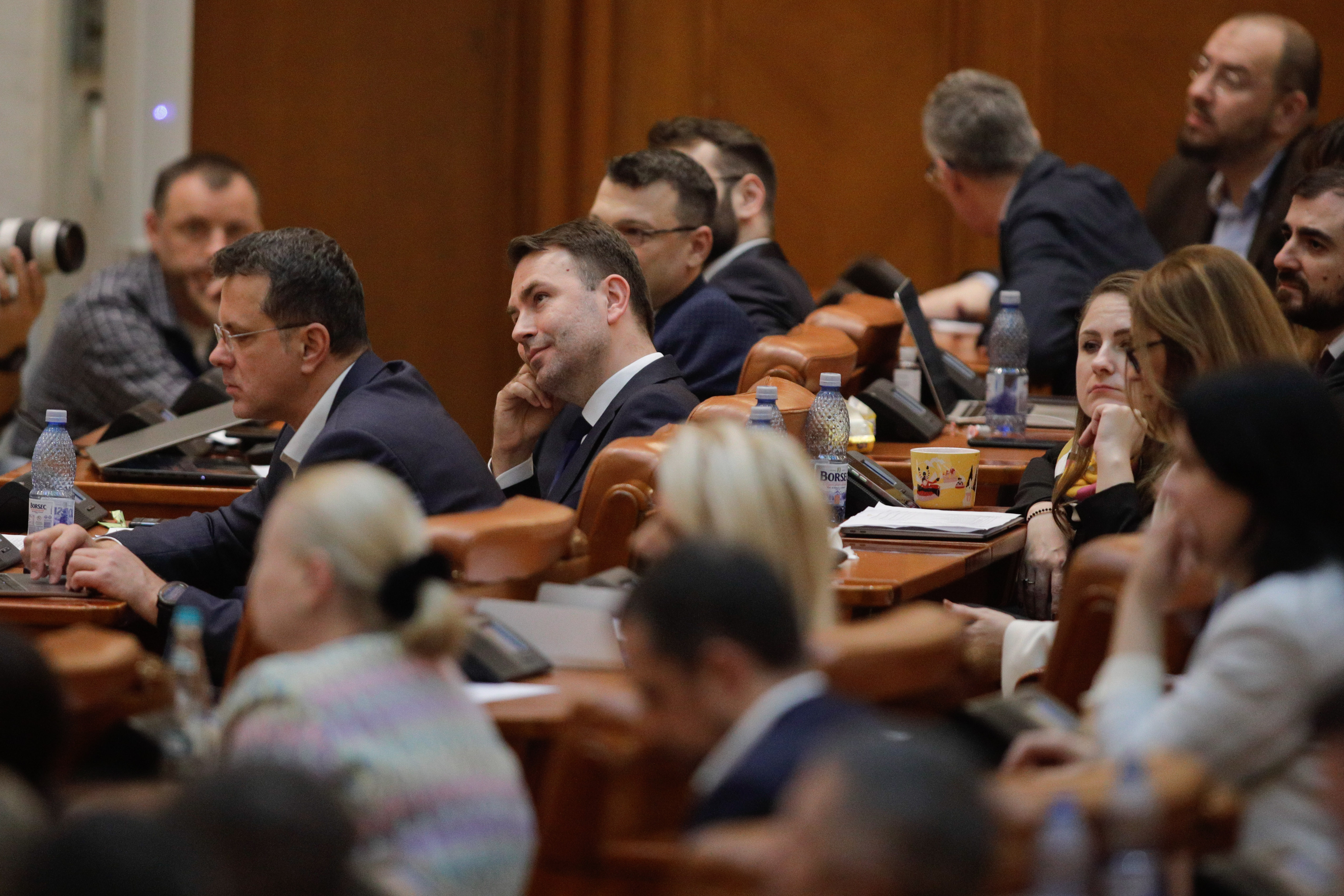 USR vrea să sesizeze Comisia de la Veneția în legătură cu planurile PSD și PNL de comasare a alegerilor