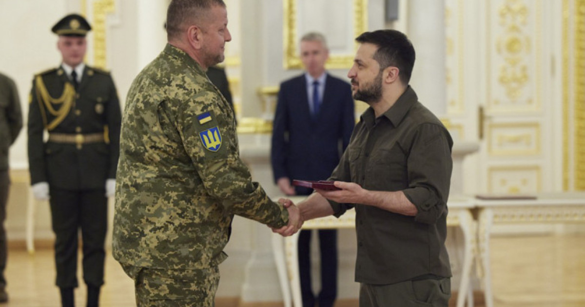 The Guardian: Zelenski i-a cerut demisia lui Zalujnîi, dar acesta a refuzat. Șeful statului vrea să-şi înlăture rivalul la peședinție|EpicNews