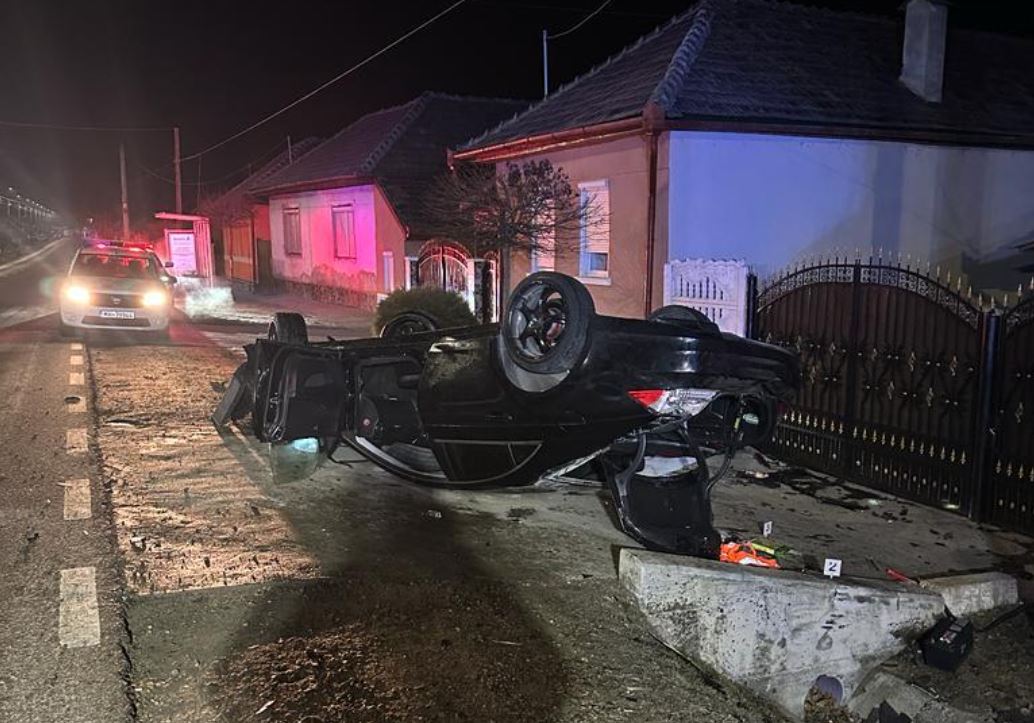 Un tânăr de 29 de ani şi un copil de 8 luni au murit într-un accident produs în județul Sibiu. O fată de 17 ani a fost grav rănită