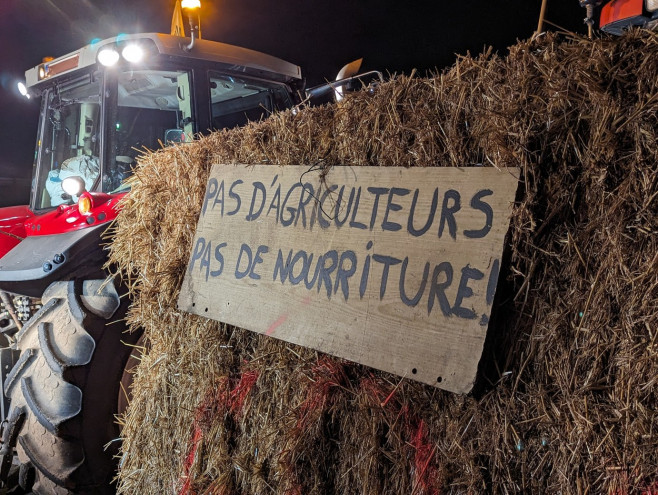 French farmers continue to protest