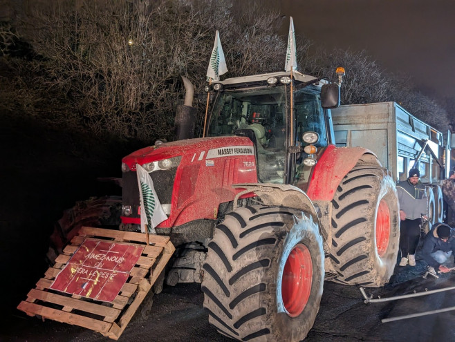 French farmers continue to protest