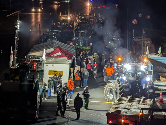 French farmers continue to protest