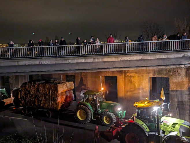French farmers continue to protest