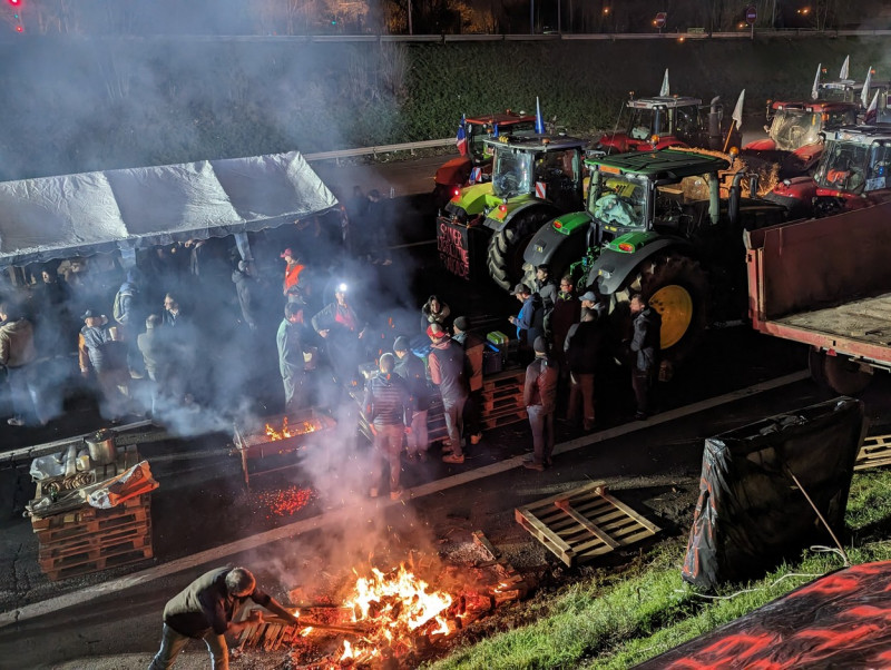 French farmers continue to protest