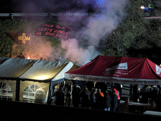 French farmers continue to protest