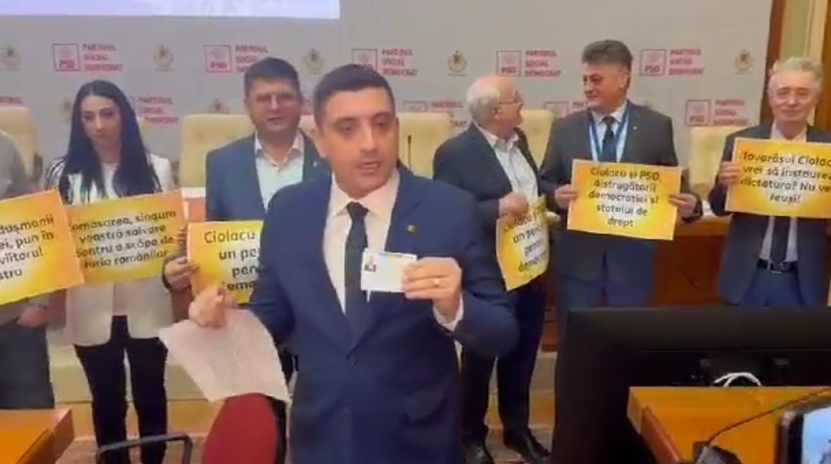 AUR face scandal la ședința PSD. Simion a venit cu o copie a buletinului furat al lui Ciolacu. "E nebun dacă face comasarea alegerilor"