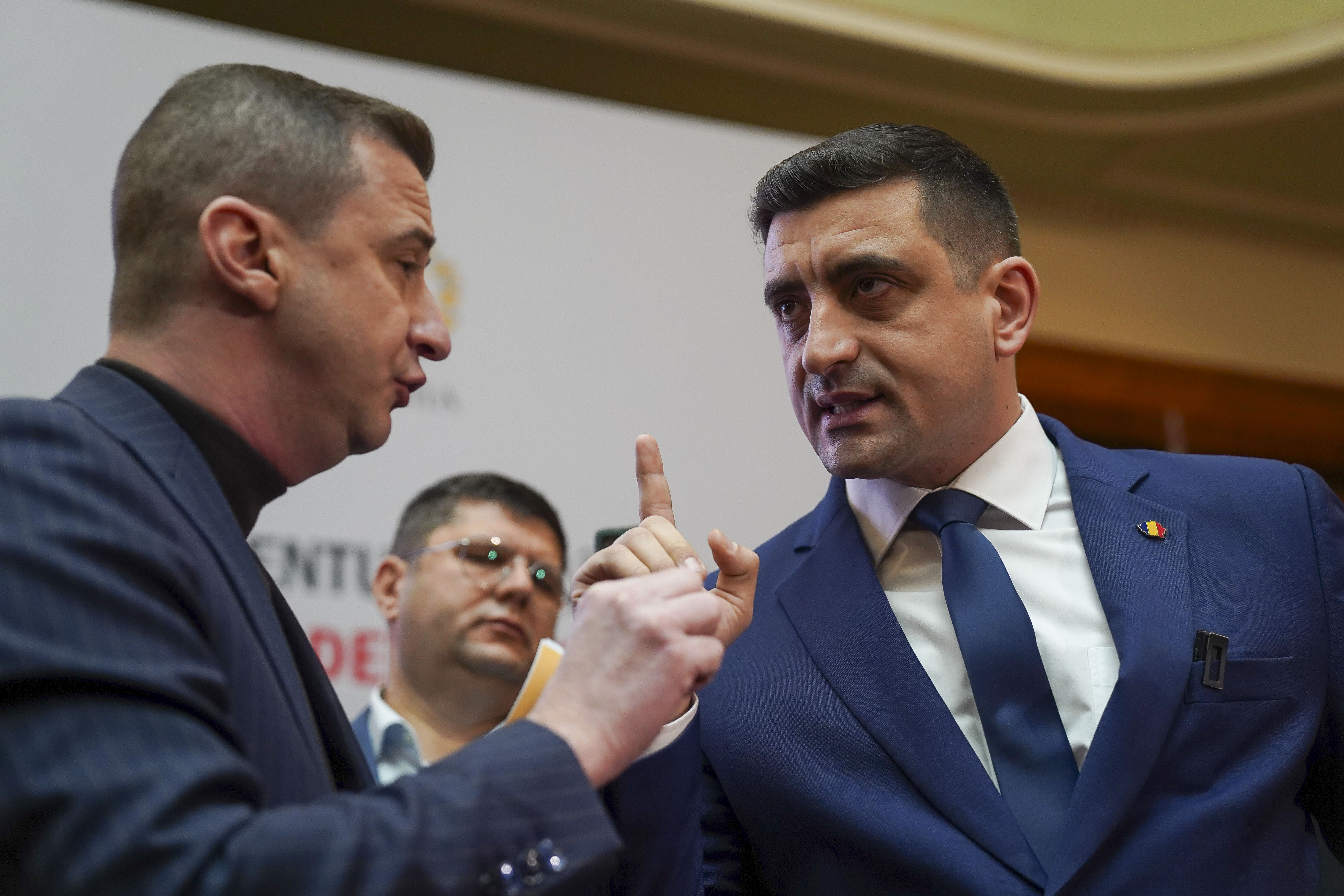 AUR nu mai are voie să aducă invitați în Parlament. Simonis: „Ne trezim că mâine aduc 1.000 de oameni şi fac revoluţie”