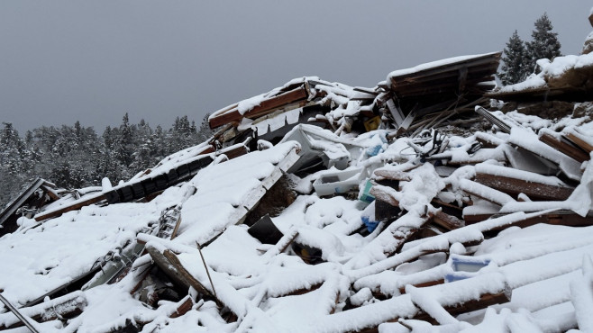 Snow falls in earthquake-hit Japan